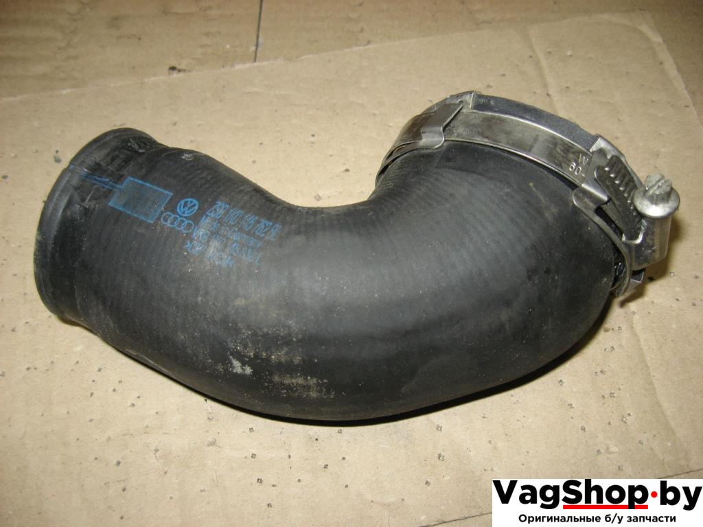 патрубок интеркулера Volkswagen Passat B6 2010, 1.4 л., TSI, бензин, газ, МКПП, черный, универсал, передний привод, 1K0145762BL - фото №1