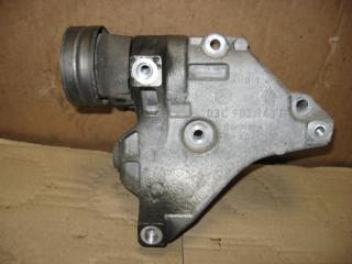 кронштейн компрессора кондиционера Volkswagen Passat B6 2010, 1.4 л., TSI, бензин, газ, МКПП, черный, универсал, передний привод, 03C903143B