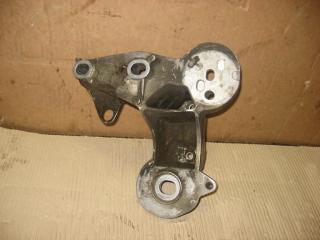 кронштейн двигателя Audi A6 4F/C6 2005, 4.2 л., i, BAT, бензин, АКПП, темно-синий, седан, полный привод, 4F0199351J