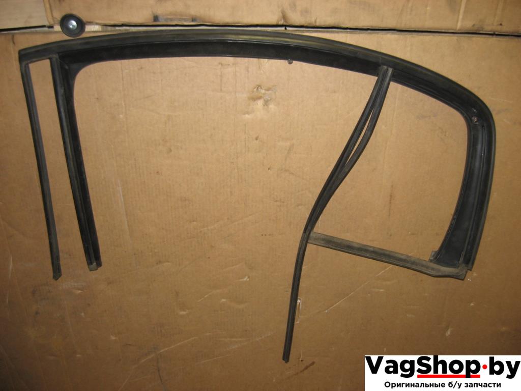 направляющая стекла Volkswagen Golf Plus 1 поколение 2008, 1.9 л., TDi, BLS, дизель, МКПП, серый, хетчбэк 5 дв., передний привод - фото №1