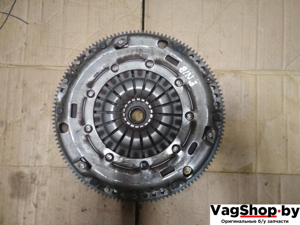 маховик Volkswagen Golf 6 поколение 2010, 1.4 л., TSI, CAX, бензин, МКПП, серебро, универсал, передний привод, 03C105273K - фото №1