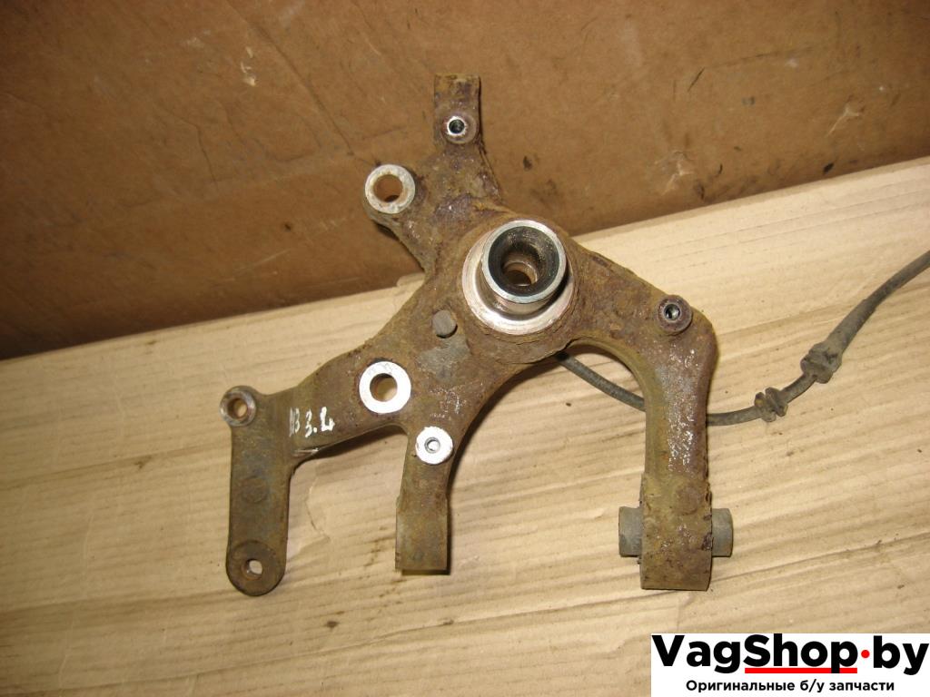 кулак задний левый Volkswagen Golf 6 поколение 2010, 1.4 л., TSI, CAX, бензин, МКПП, серебро, универсал, передний привод - фото №1