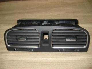 дефлектор обдува салона Volkswagen Golf 6 поколение 2010, 1.4 л., TSI, CAX, бензин, МКПП, серебро, универсал, передний привод, 5K0819743D