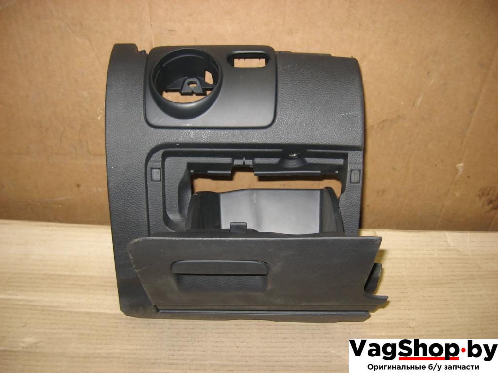 бардачок Volkswagen Golf 6 поколение 2010, 1.4 л., TSI, CAX, бензин, МКПП, серебро, универсал, передний привод - фото №1