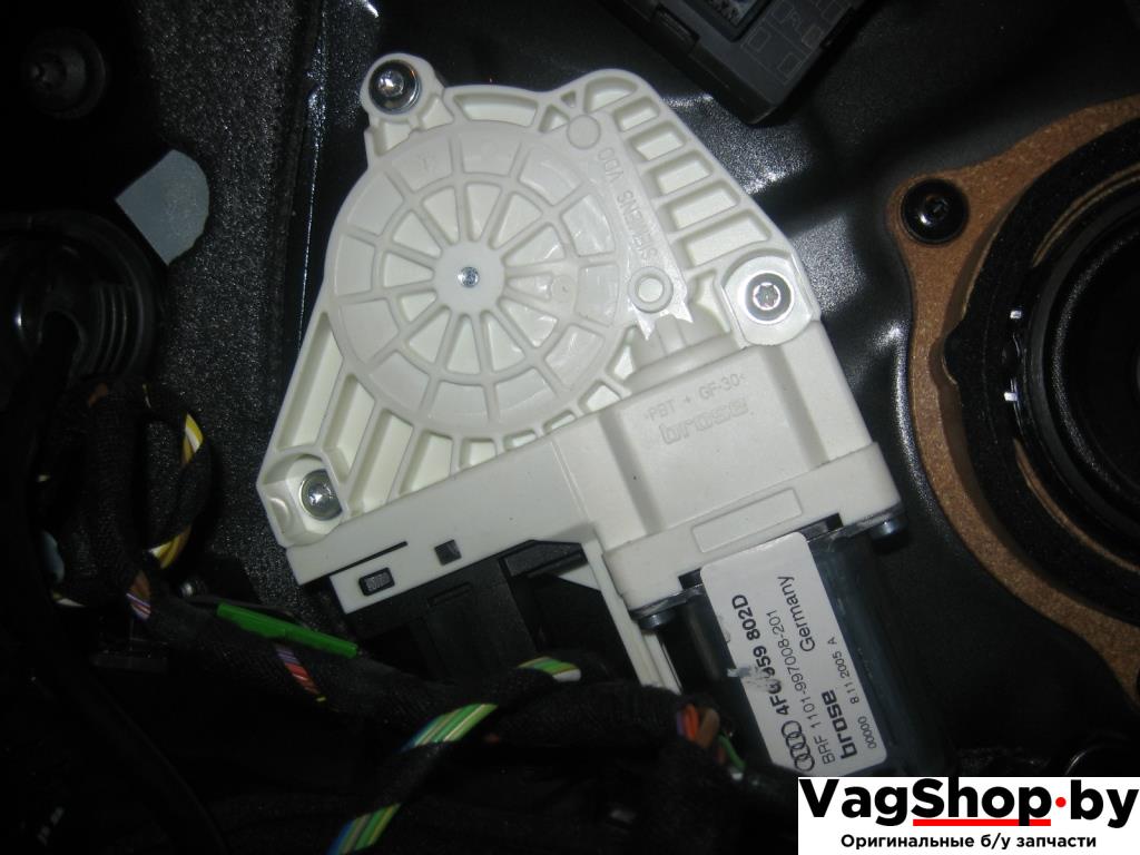 моторчик стеклоподъемника передний правый Audi A6 4F/C6 2006, 3.2 л., FSI, AUK, бензин, АКПП, черный, универсал, полный привод, 4F0959802D - фото №1