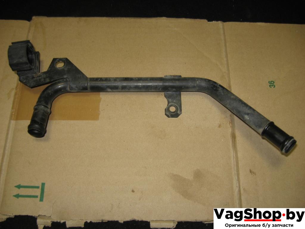 трубка охлаждающей жидкости Volkswagen Golf Plus 1 поколение 2006, 1.6 л., FSI, BLF, бензин, МКПП, черный, хетчбэк 5 дв., передний привод, 03C121070BE - фото №1