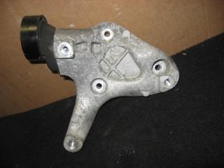 кронштейн компрессора кондиционера Volkswagen Golf Plus 1 поколение 2006, 1.6 л., FSI, BLF, бензин, МКПП, черный, хетчбэк 5 дв., передний привод, 1K0260885B, 03C145299C