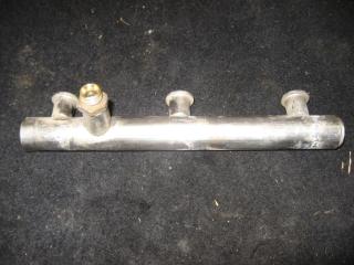 топливная рампа Audi A6 4F/C6 2007, 2.8 л., FSI, BDX, бензин, АКПП, черный, универсал, передний привод, 06E130090F