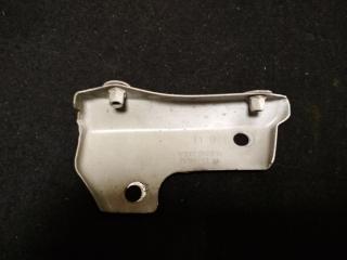 крепление ( кронштейн ) крыла Volkswagen Caddy 3 поколение [рестайлинг] 2011, 1.6 л., TDi, CAY, дизель, МКПП, белый, фургон, передний привод, 1T0810333A