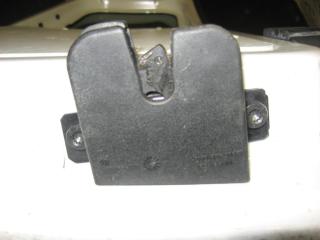 замок багажника Volkswagen Caddy 3 поколение [рестайлинг] 2011, 1.6 л., TDi, CAY, дизель, МКПП, белый, фургон, передний привод, 2K0827506E