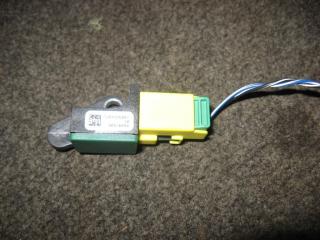 датчик удара Volkswagen Passat B6 2010, 1.4 л., TSI, бензин, газ, АКПП, белый, универсал, передний привод, 5N0959351B