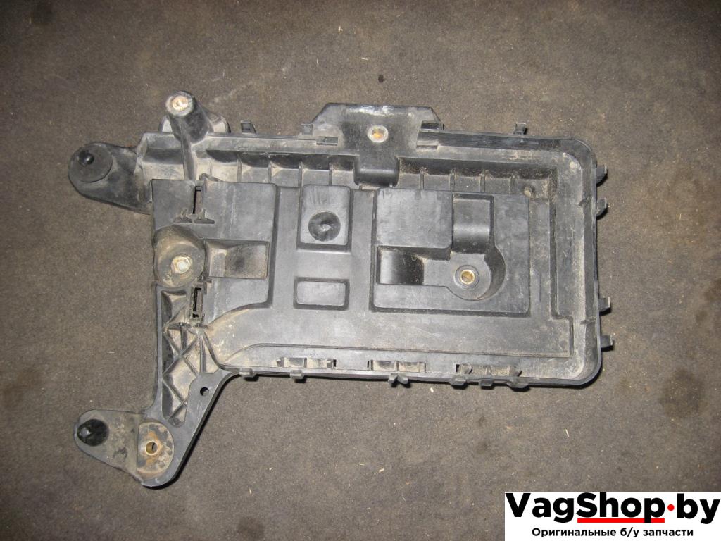 полка аккумулятора Volkswagen Touran 1 поколение 2004, 2.0 л., TDi, BKD, дизель, АКПП, серебро, минивэн, передний привод, 1K0915333B - фото №1