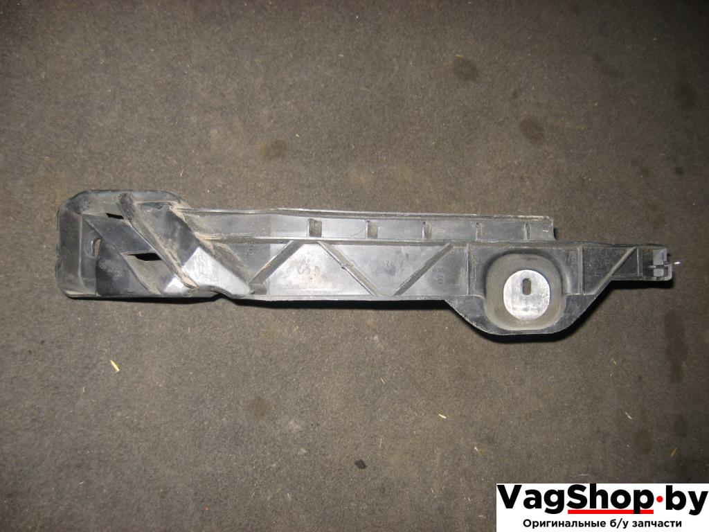 крепление фары левой Volkswagen Golf 5 поколение 2005, 2.0 л., TDi, BMM, дизель, АКПП, черный, хетчбэк 5 дв., передний привод, 1K0807889A - фото №1