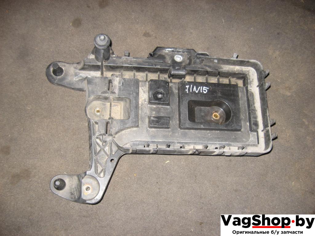 полка аккумулятора Volkswagen Golf 5 поколение 2005, 2.0 л., TDi, BMM, дизель, АКПП, черный, хетчбэк 5 дв., передний привод, 1K0915333C - фото №1