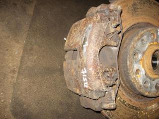 суппорт передний левый Volkswagen Touran 1 поколение [рестайлинг] 2009, 2.0 л., TDi, BMN, дизель, МКПП, черный, минивэн, передний привод