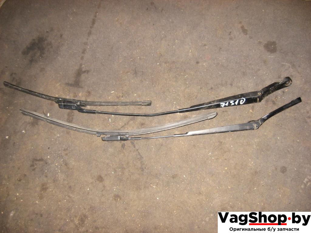щеткодержатель (поводок стеклоочистителя, дворник) Volkswagen Golf 5 поколение 2007, 1.9 л., TDi, BLS, дизель, МКПП, черный, универсал, передний привод, 1K5955410B - фото №1