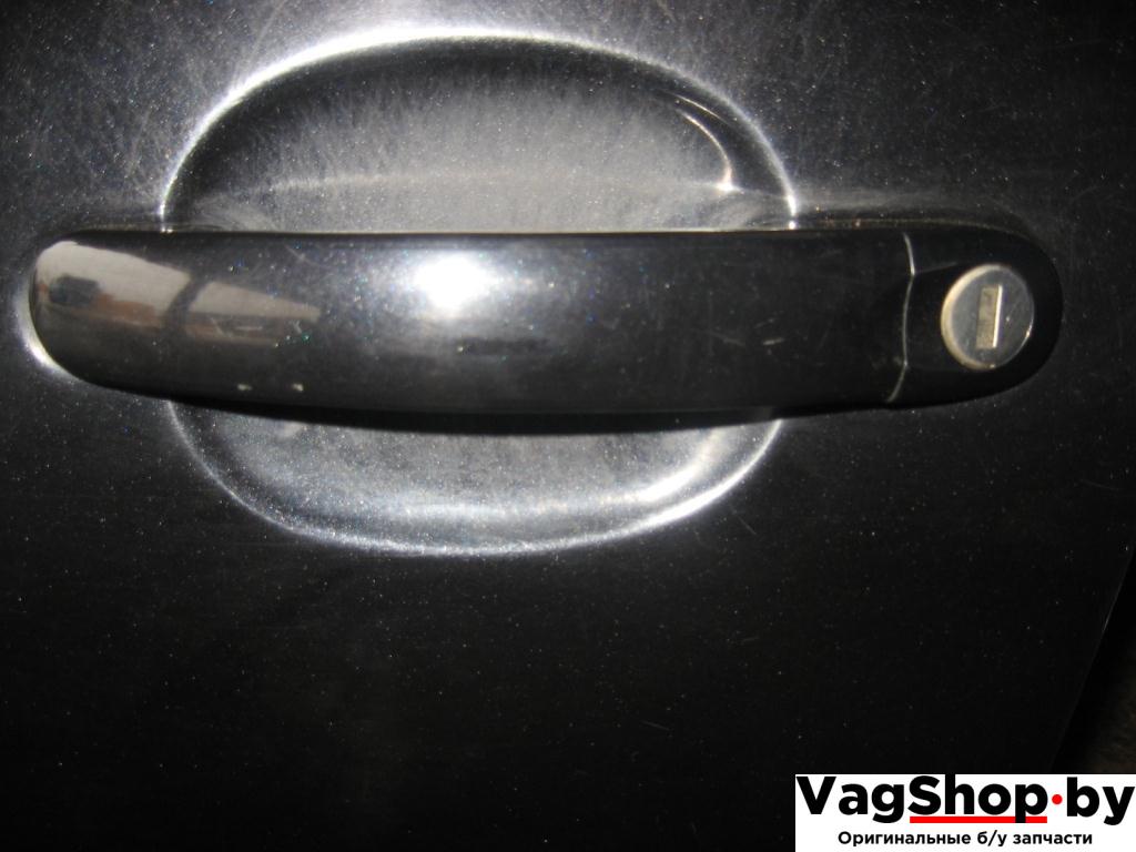 ручка наружная передняя левая Volkswagen Golf 5 поколение 2007, 1.9 л., TDi, BLS, дизель, МКПП, черный, универсал, передний привод - фото №1