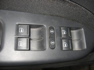 кнопка стеклоподъемника переднего левого Volkswagen Touran 1 поколение [рестайлинг] 2009, 2.0 л., TDi, BMN, дизель, МКПП, черный, минивэн, передний привод