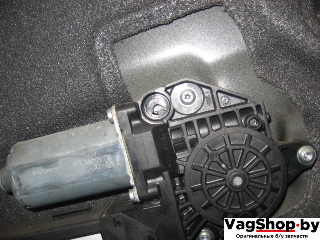 моторчик стеклоподъемника задний левый Audi A4 B7 2007, 3.0 л., TDi, ASB, дизель, МКПП, серый, универсал, полный привод, 8E0959801E - фото №1