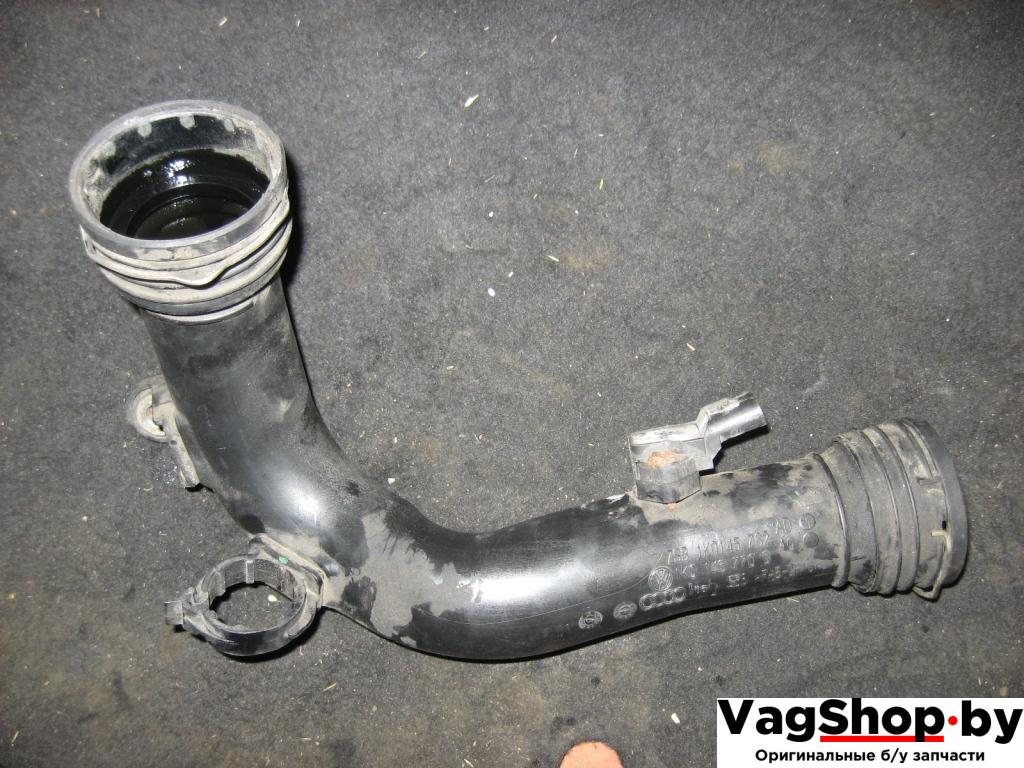 патрубок интеркулера Volkswagen Touran 1 поколение 2004, 2.0 л., TDi, BKD, дизель, АКПП, серебро, минивэн, передний привод, 1K0145762AD, 1K0145762AG, 1K0145770D - фото №1