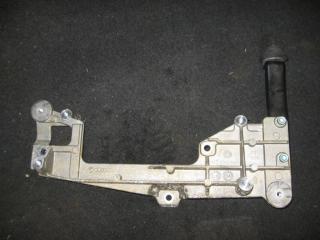 кронштейн (крепление) Volkswagen Touran 1 поколение 2004, 2.0 л., TDi, BKD, дизель, АКПП, серебро, минивэн, передний привод, 03G131159