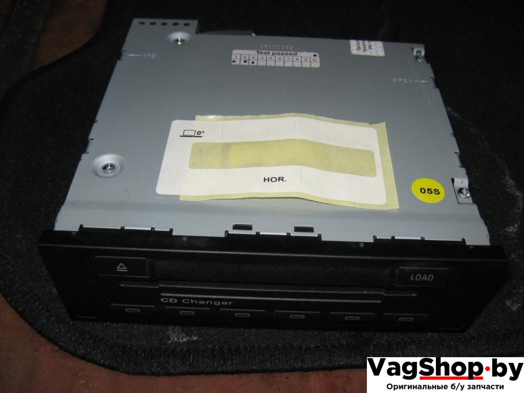 CD-чейнджер Audi A4 B7 2006, 2.0 л., TDi, BPW, дизель, МКПП, черный, универсал, передний привод, 8E0035111D - фото №1