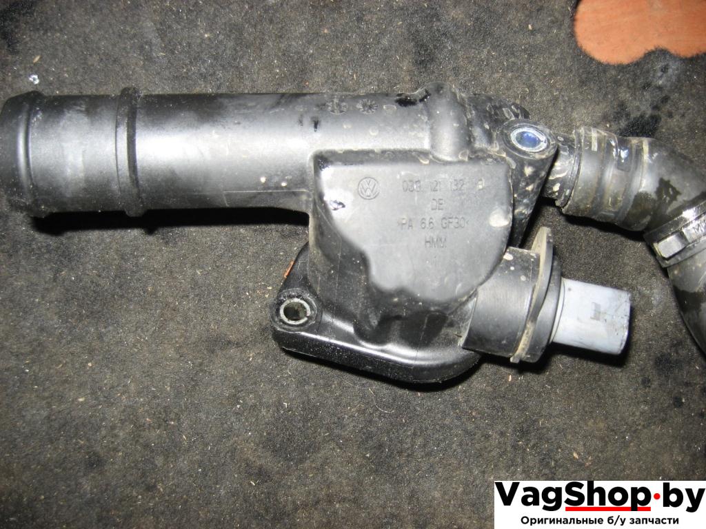 фланец (тройник) системы охлаждения Volkswagen Golf Plus 1 поколение 2006, 1.9 л., TDi, BLS, дизель, МКПП, серый, хетчбэк 5 дв., передний привод, 03G121132B - фото №1