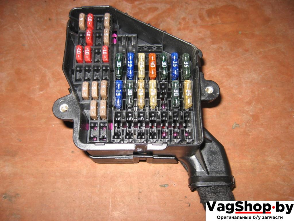 блок предохранителей Audi A6 4F/C6 2007, 2.8 л., FSI, BDX, бензин, АКПП, черный, универсал, передний привод, 8D1941824 - фото №1