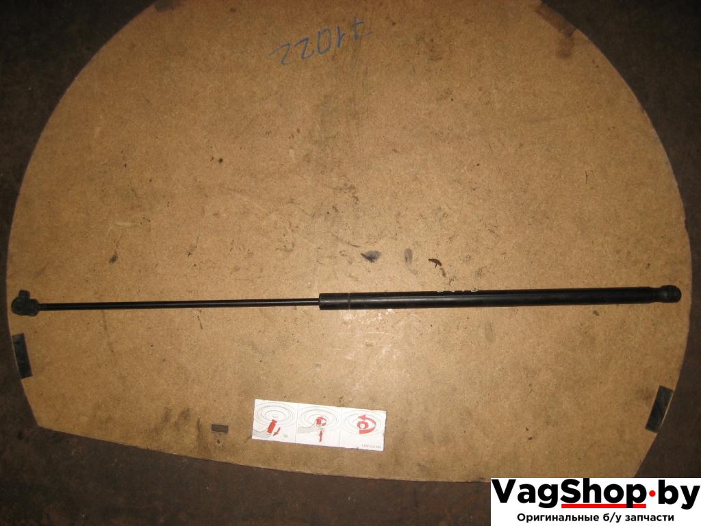 амортизатор капота Volkswagen Golf Plus 1 поколение 2006, 1.9 л., TDi, BLS, дизель, МКПП, серый, хетчбэк 5 дв., передний привод, 8E0823359A - фото №1