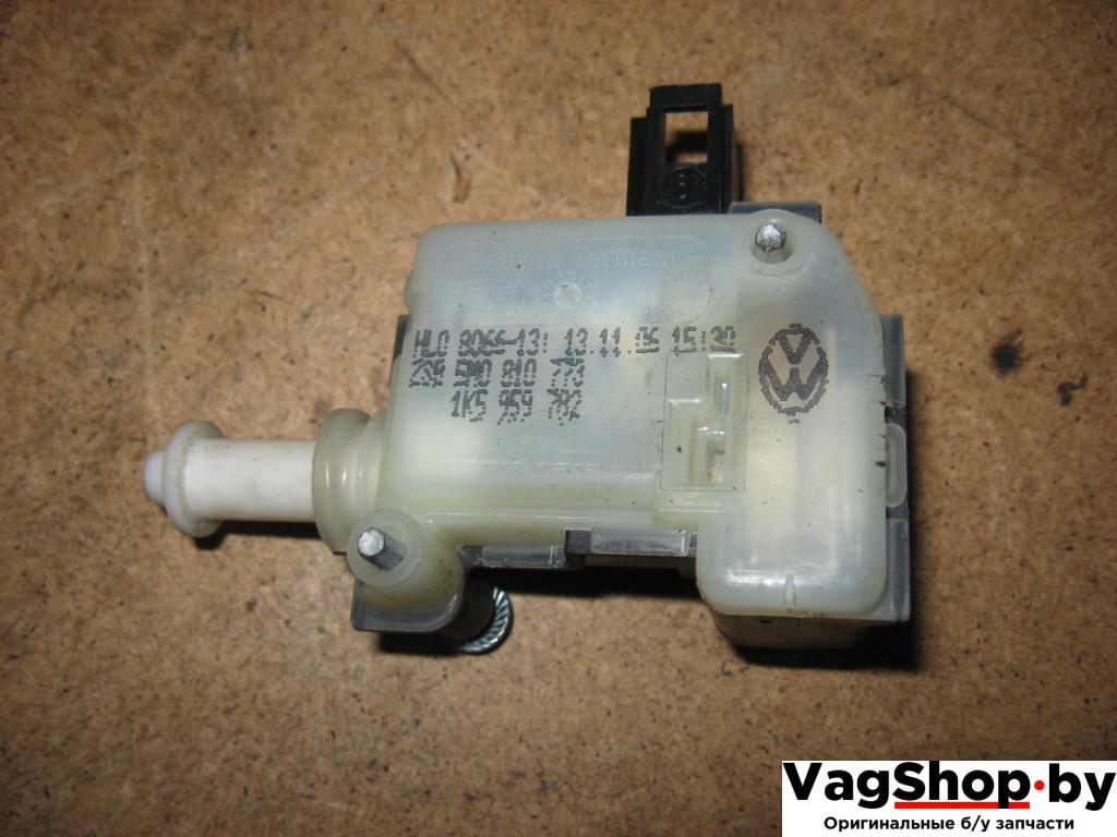 активатор замка крышки топливного бака Volkswagen Golf Plus 1 поколение 2006, 1.9 л., TDi, BLS, дизель, МКПП, серый, хетчбэк 5 дв., передний привод, 5M0810773 - фото №1