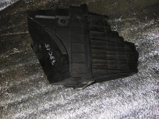 корпус воздушного фильтра Volkswagen Transporter T5 2005, 2.5 л., TDi, AXD, дизель, МКПП, белый, передний привод, 7H0129601J