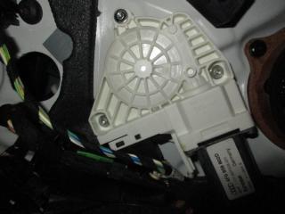 моторчик стеклоподъемника передний правый Audi A6 4F/C6 2006, 3.2 л., FSI, AUK, бензин, АКПП, белый, универсал, полный привод, 4F0959802D