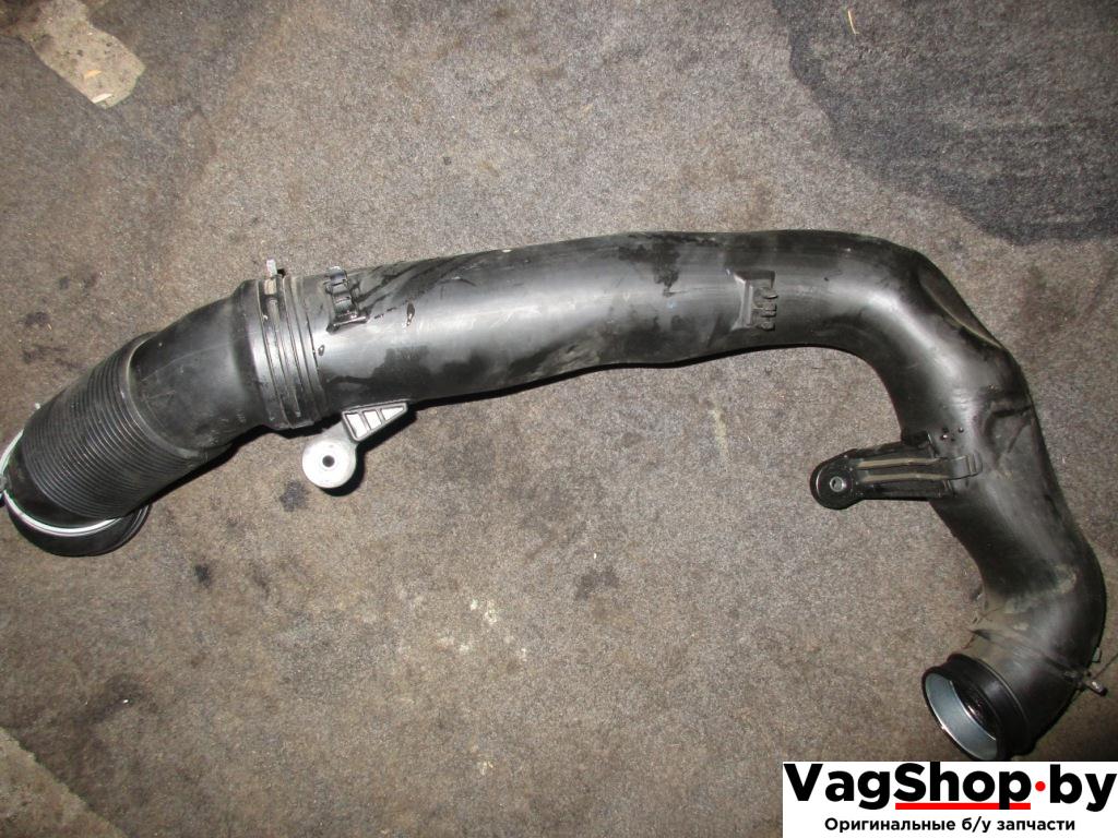 патрубок (трубопровод, шланг) Volkswagen Passat B6 2006, 2.0 л., TDi, BKP, дизель, МКПП, синий темный, универсал, передний привод, 1K0129654AJ - фото №1