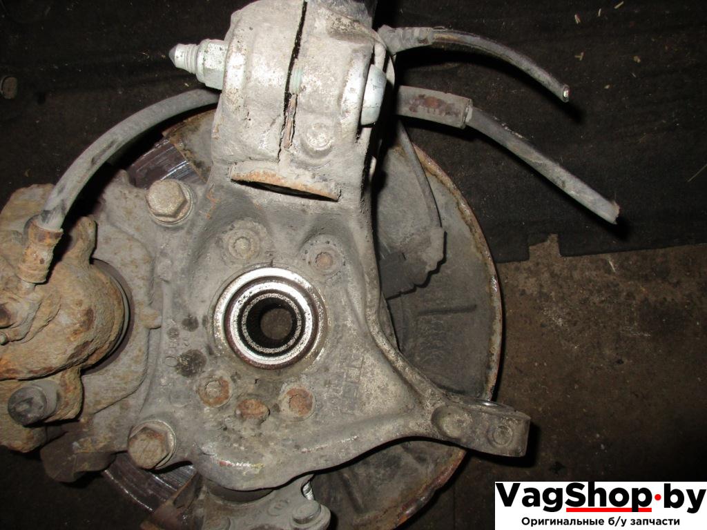 кулак поворотный правый Volkswagen Passat B6 2007, 2.0 л., FSI, BVY, бензин, АКПП, серебро, универсал, передний привод - фото №1