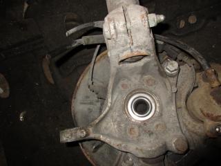 кулак поворотный левый Volkswagen Passat B6 2007, 2.0 л., FSI, BVY, бензин, АКПП, серебро, универсал, передний привод