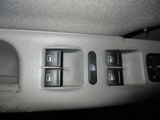 кнопка стеклоподъемника переднего левого Volkswagen Passat B6 2006, 2.0 л., TFSI, BWA, бензин, МКПП, серый, универсал, передний привод