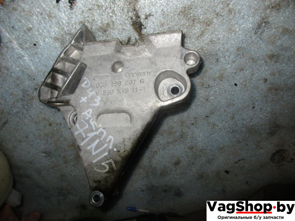 кронштейн двигателя Volkswagen Golf 5 поколение 2005, 2.0 л., TDi, BMM, дизель, АКПП, черный, хетчбэк 5 дв., передний привод, 03G199207G - фото №1