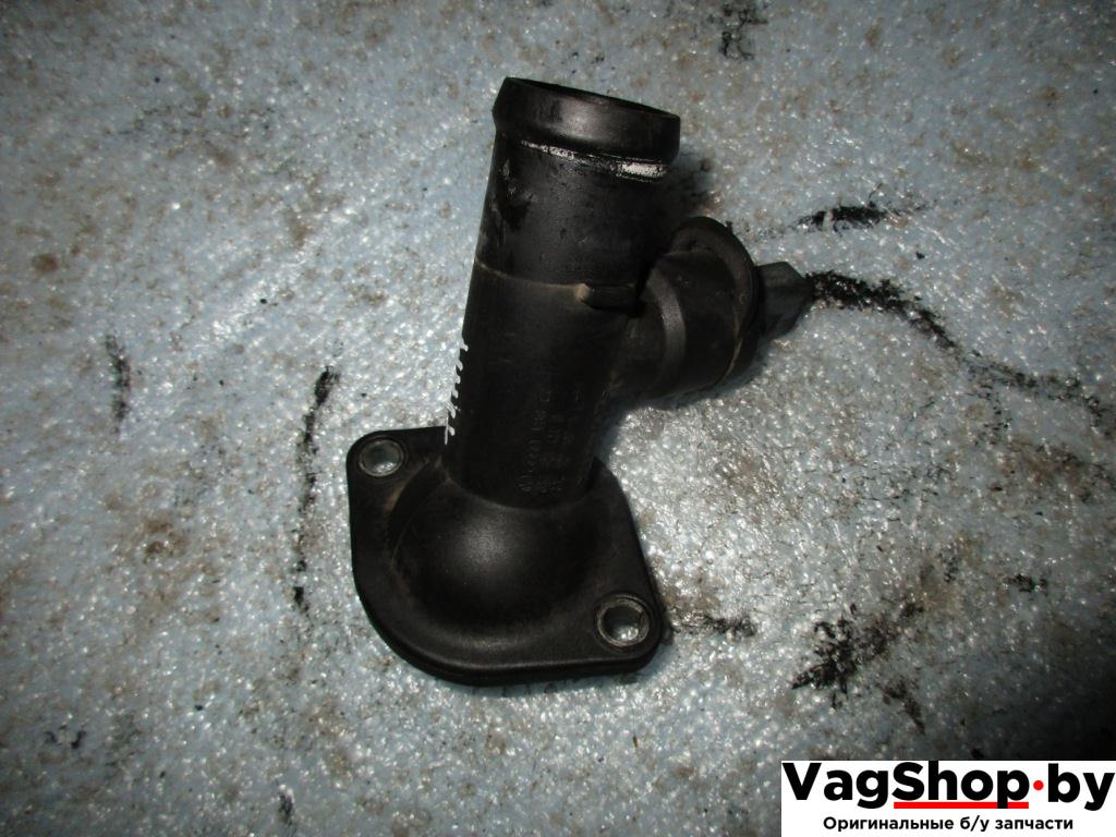 корпус термостата Volkswagen Caddy 3 поколение 2007, 1.9 л., TDi, BSU, дизель, МКПП, сине-зеленый, минивэн, передний привод, 03L121121A - фото №1