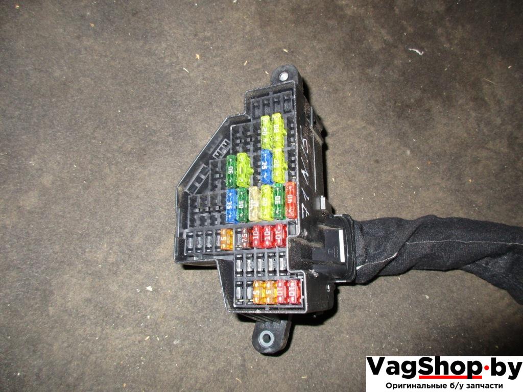 блок предохранителей Volkswagen Golf 5 поколение 2005, 2.0 л., TDi, BMM, дизель, АКПП, черный, хетчбэк 5 дв., передний привод - фото №1