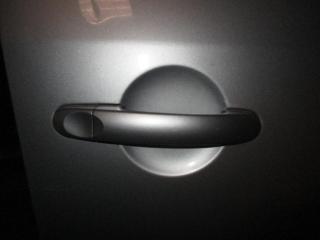 ручка наружная передняя правая Volkswagen Touran 1 поколение 2004, 2.0 л., TDi, BKD, дизель, АКПП, серебро, минивэн, передний привод