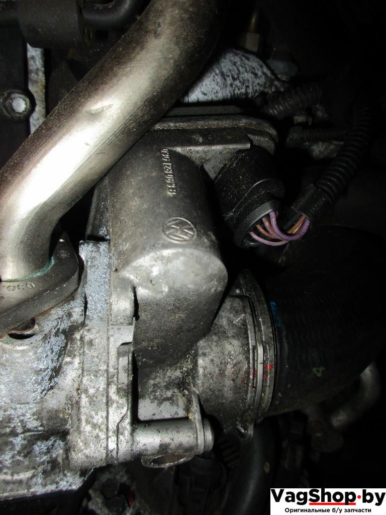 заслонка дроссельная Volkswagen Passat B6 2006, 2.0 л., TDi, BKP, дизель, МКПП, синий темный, универсал, передний привод, 03G128063B - фото №1