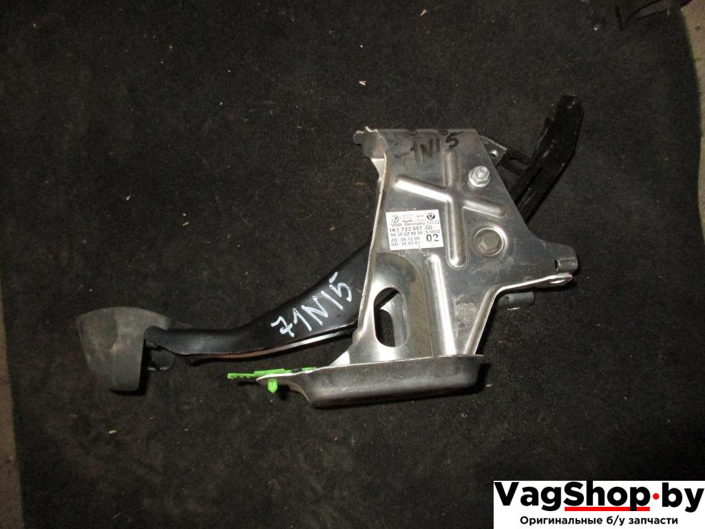 педаль тормоза Volkswagen Golf 5 поколение 2005, 2.0 л., TDi, BMM, дизель, АКПП, черный, хетчбэк 5 дв., передний привод, 1K1723057AD - фото №1