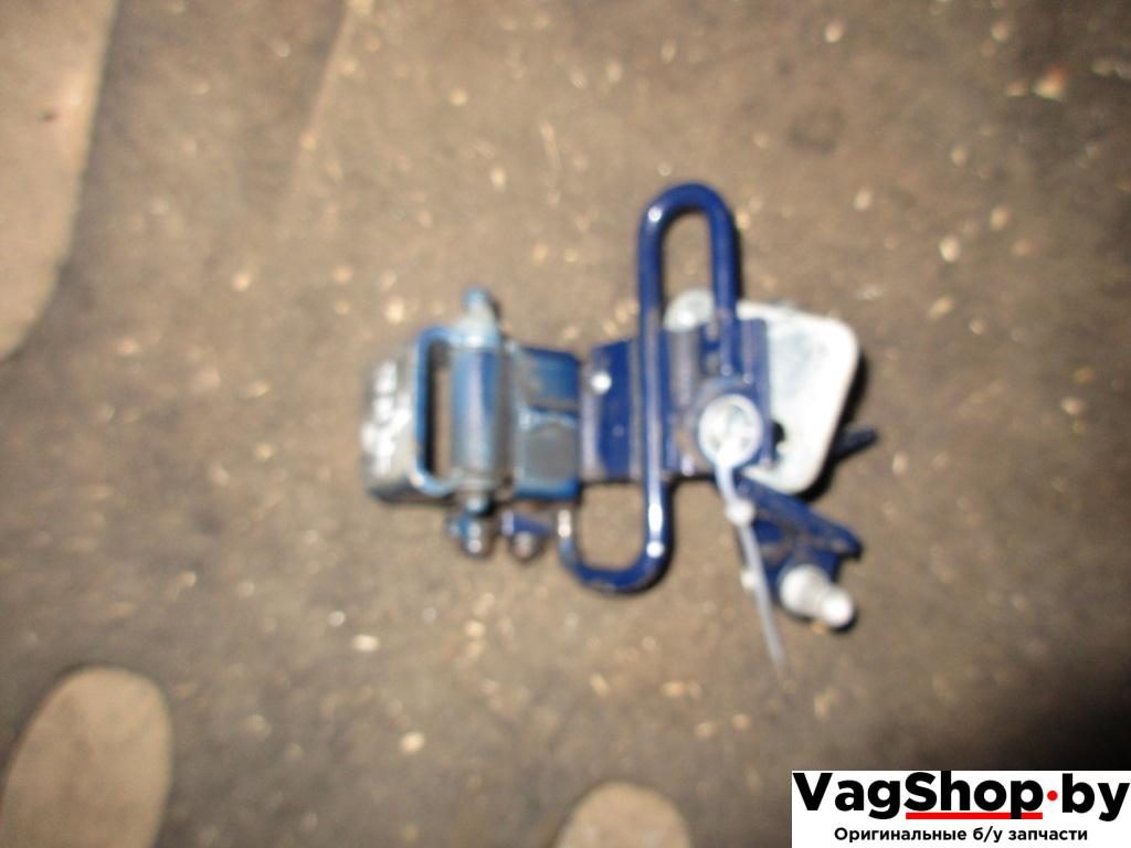 петля двери Volkswagen Passat B6 2006, 2.0 л., TDi, BKP, дизель, МКПП, синий темный, универсал, передний привод - фото №1