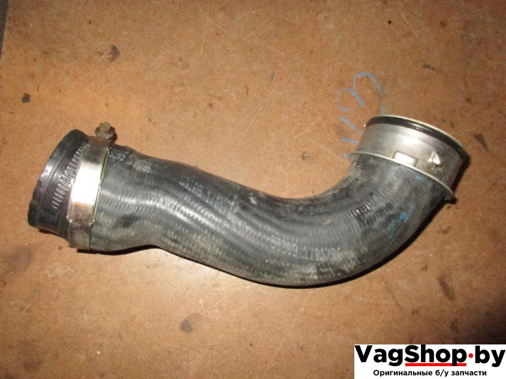 патрубок интеркулера Volkswagen Passat B6 2006, 2.0 л., TFSI, BWA, бензин, МКПП, серый, универсал, передний привод, 3C0145834H - фото №1