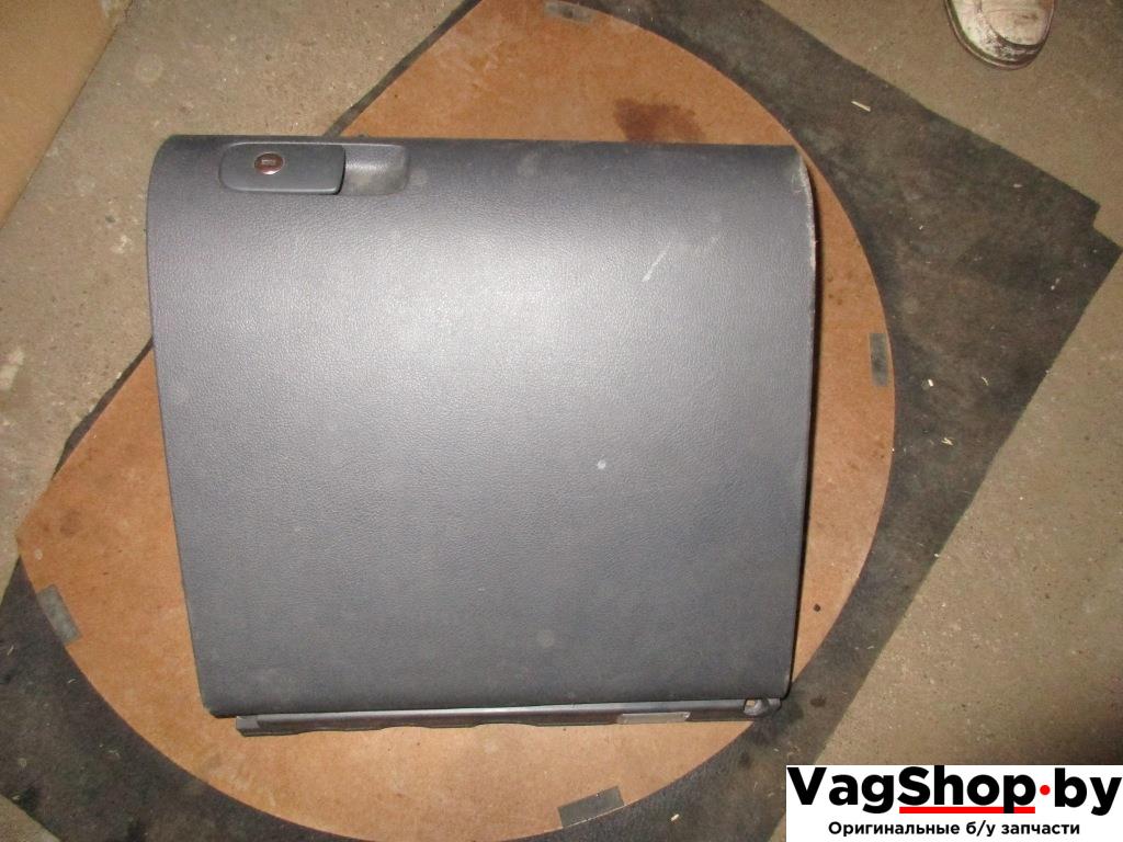 бардачок Volkswagen Golf Plus 1 поколение 2007, 1.9 л., TDi, BLS, дизель, МКПП, сине-зеленый хамелеон, хетчбэк 5 дв., передний привод, 5M1857097N - фото №1