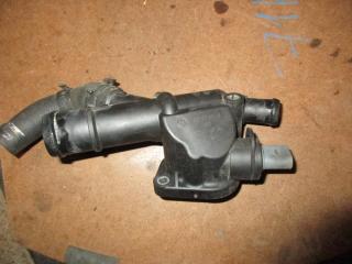 фланец (тройник) системы охлаждения Volkswagen Passat B6 2010, 2.0 л., TDi, CBB, дизель, АКПП, красный, универсал, полный привод, 03L121132Q