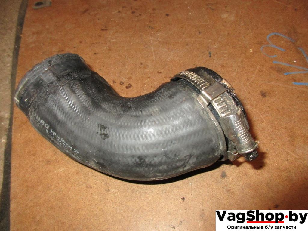 патрубок интеркулера Volkswagen Passat B6 2010, 2.0 л., TDi, CBB, дизель, АКПП, красный, универсал, полный привод, 1K0145762GK - фото №1