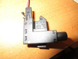 выключатель концевой (концевик) Volkswagen Golf Plus 1 поколение 2006, 1.6 л., FSI, BLF, бензин, МКПП, черный, хетчбэк 5 дв., передний привод, 1J0947561