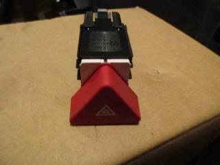 кнопка аварийной сигнализации Volkswagen Golf Plus 1 поколение 2007, 1.9 л., TDi, BLS, дизель, МКПП, серебро, хетчбэк 5 дв., передний привод, 5M0953509A