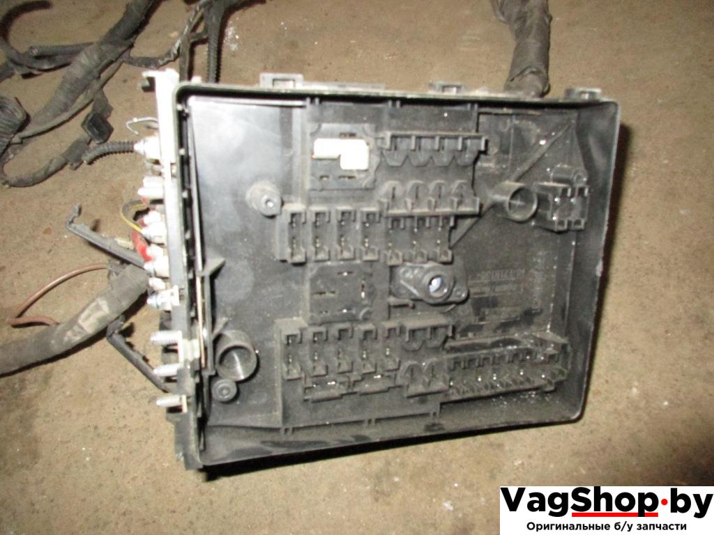 блок предохранителей Volkswagen Caddy 3 поколение 2007, 1.9 л., TDi, BSU, дизель, МКПП, сине-зеленый, минивэн, передний привод, 1K0937820B - фото №1